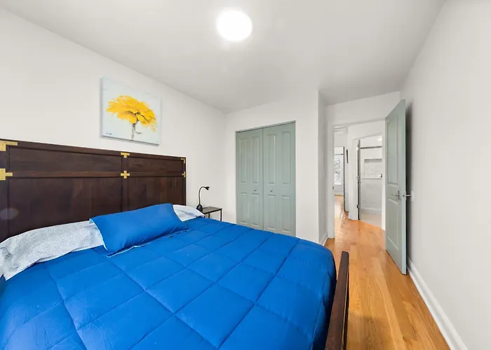 Perfect Location Across From Park & Train Station * Chicago