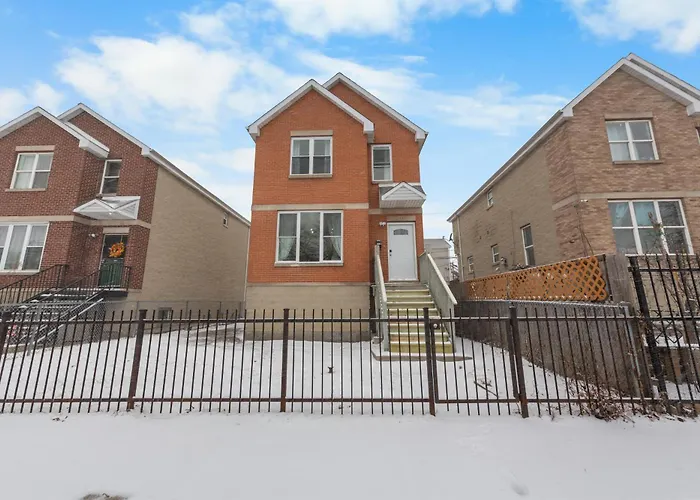 Ferienhaus Perfect Location Across From Park & Train Station Chicago
