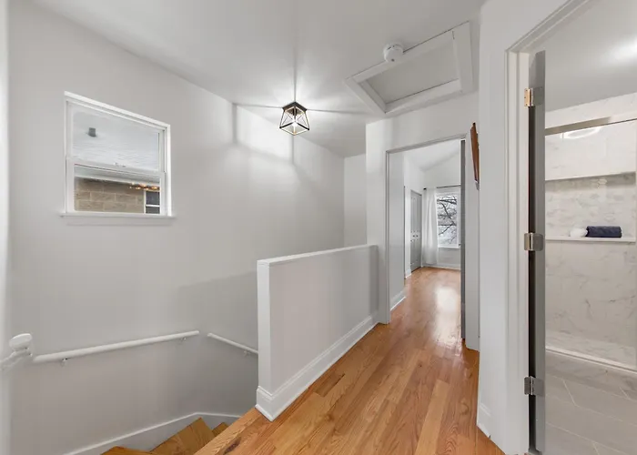 Ferienhaus Perfect Location Across From Park & Train Station Chicago